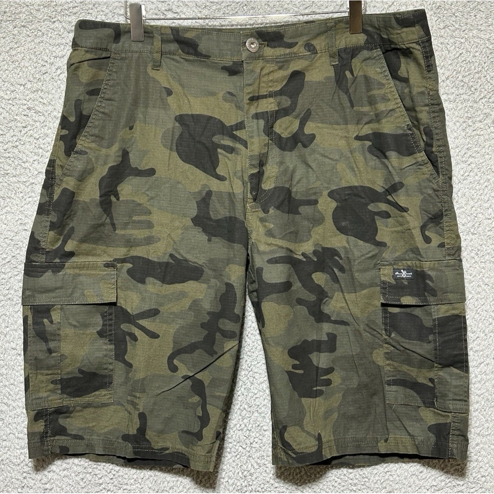 Marc Ecko Cut & Sew Mens Size 36 Camo Cargo Shorts Rip Stop